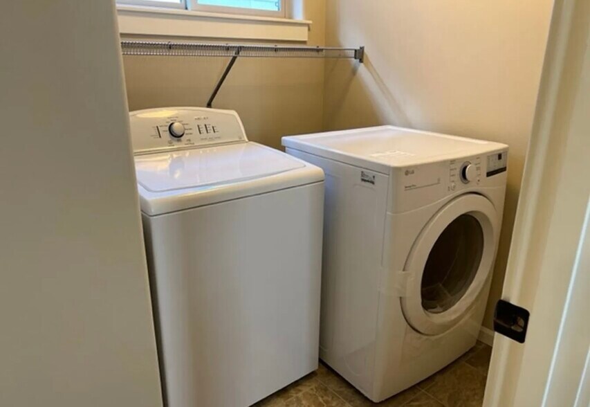 Building Photo - 20256 Badger Rd