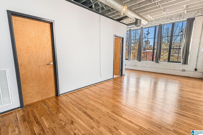 Building Photo - 2412 2nd Ave N