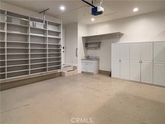 Building Photo - 2 Stallion Rd