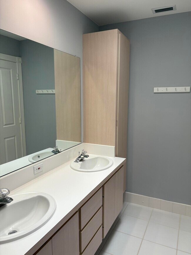 Building Photo - 10303 Chapman Oak Ct