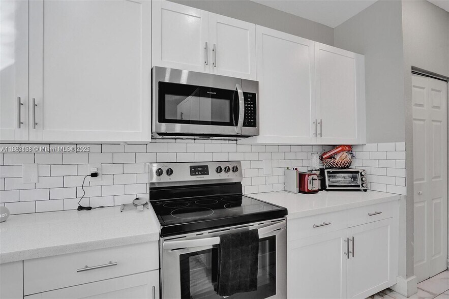 Building Photo - 268 NE 210th Way
