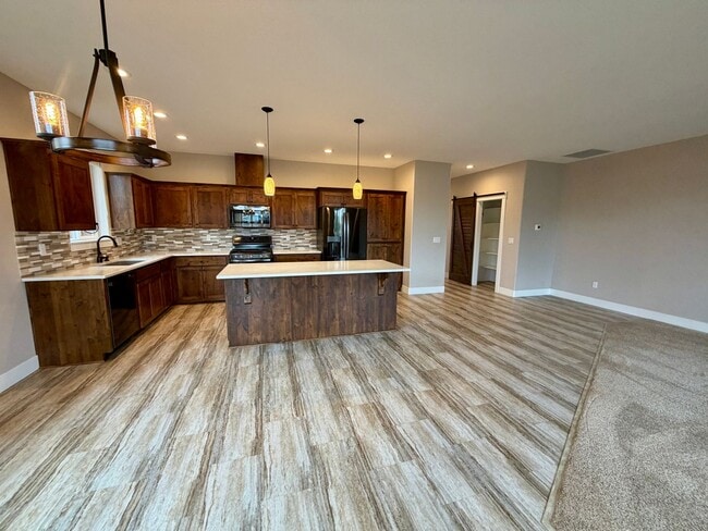 Building Photo - 3 Bedroom 2 Bath Single Family House