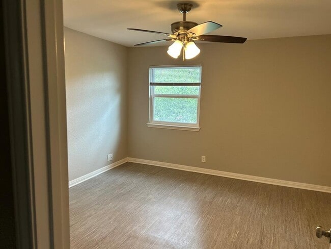 Building Photo - 11700 Sierra Nevada Ln