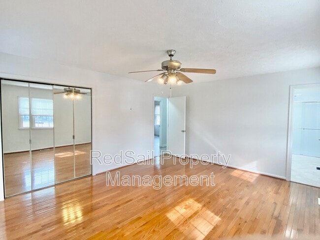 Building Photo - 14 S Lake Cir