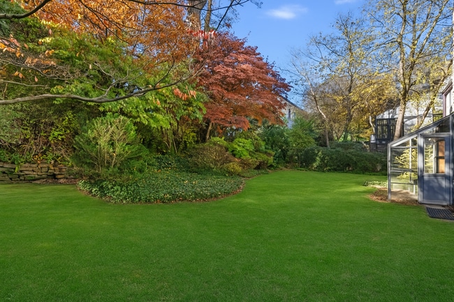 Building Photo - 3 Bed 2.5 Bath - Chevy Chase Colonial - Mo...