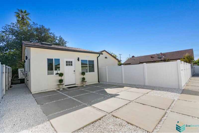 Building Photo - 223 E Cherry Ave