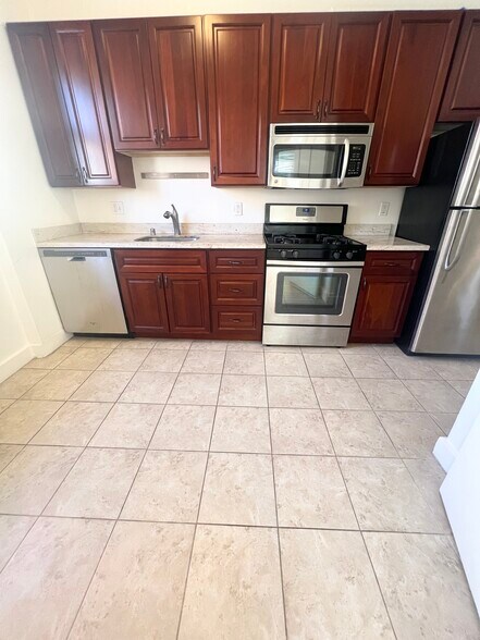 Building Photo - 691 Post St