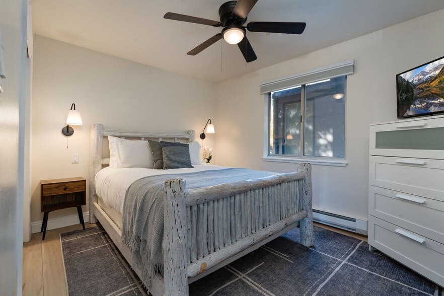 Building Photo - 940 Waters Ave