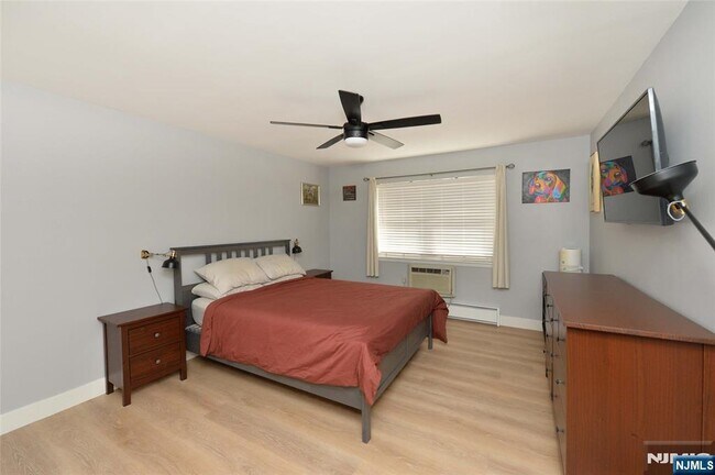 Building Photo - 199 Bergen Turnpike