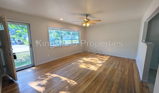 Building Photo - 272 Elmdale Dr