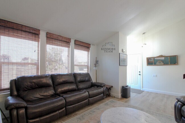 Building Photo - FURNISHED: 5 Bedroom, 2 Bath Home in Kennewick