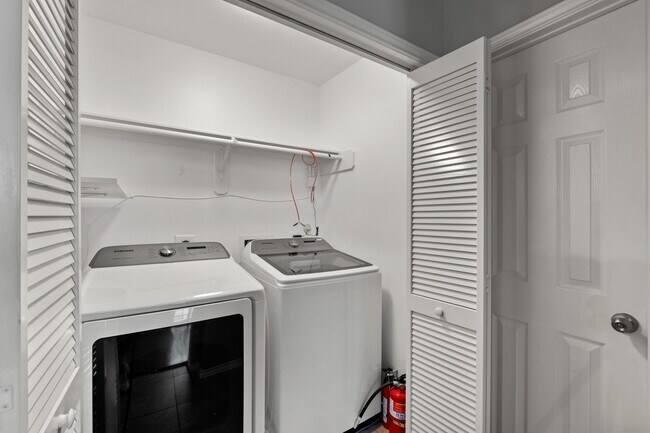 Building Photo - 5314 Schuler St