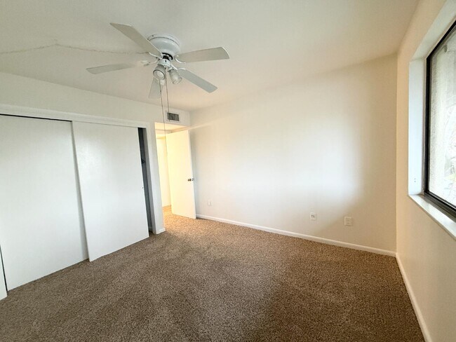 Building Photo - 775 N Village Dr