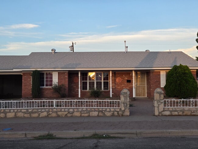 Building Photo - 9329 Shaver Dr