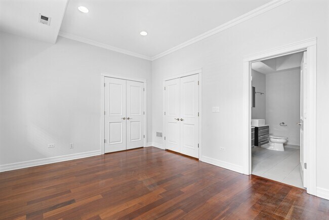 Building Photo - 323 W Webster Ave