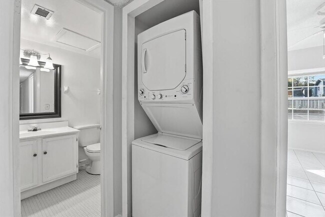 Building Photo - 3011 George Mason Ave