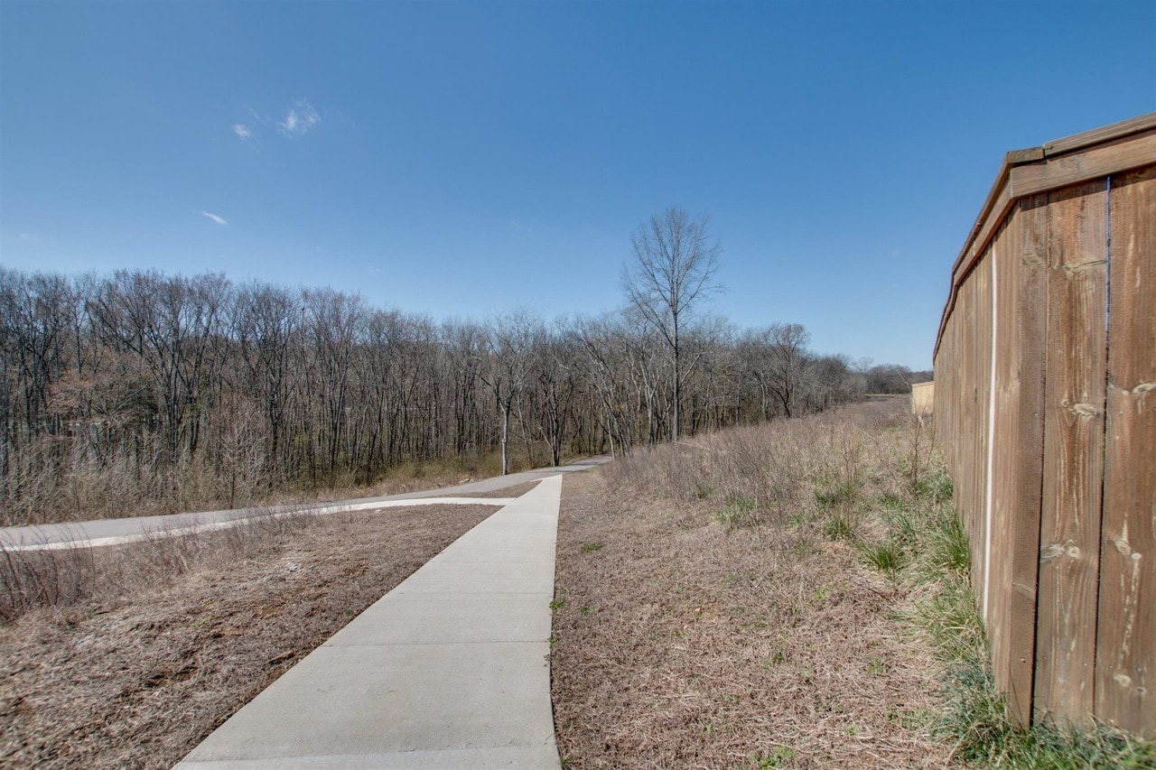 Walking paths - 1989 Stonewater Dr