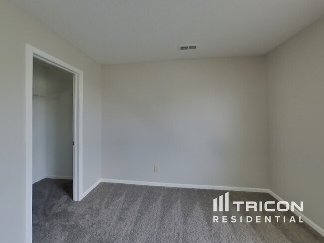 Building Photo - 10744 Inspiration Dr