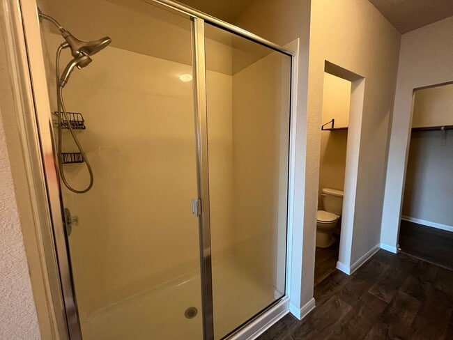 Building Photo - Perfect 3/2.5 - Tall Ceilings and in Immac...