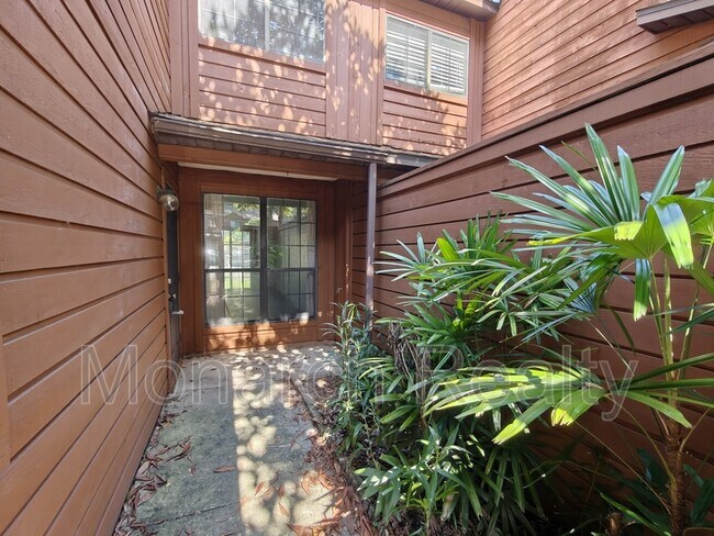 Building Photo - 830 SW 56th Terrace
