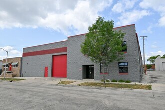 Building Photo - 2121 S 55th St