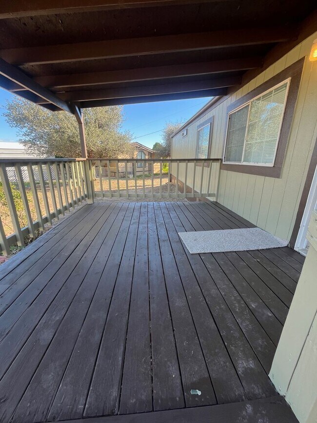 Building Photo - ***2 BEDROOM/1 BATH - CORNER LOT - CORDES LAKES***