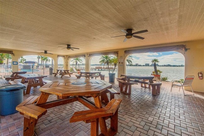 Building Photo - 4775 Cove Cir