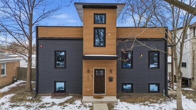 Building Photo - 2307 Lake St