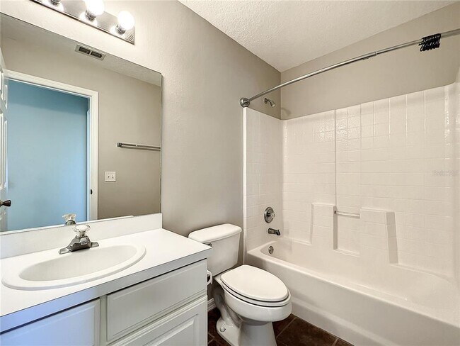 Building Photo - 1364 Hillview Dr