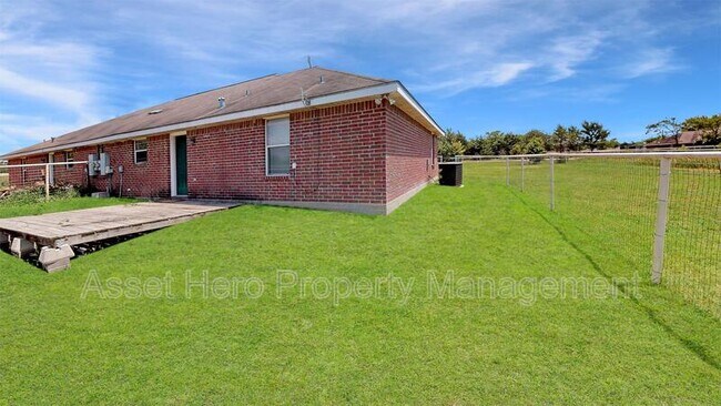 Building Photo - 9904 Risky's Ranch Dr