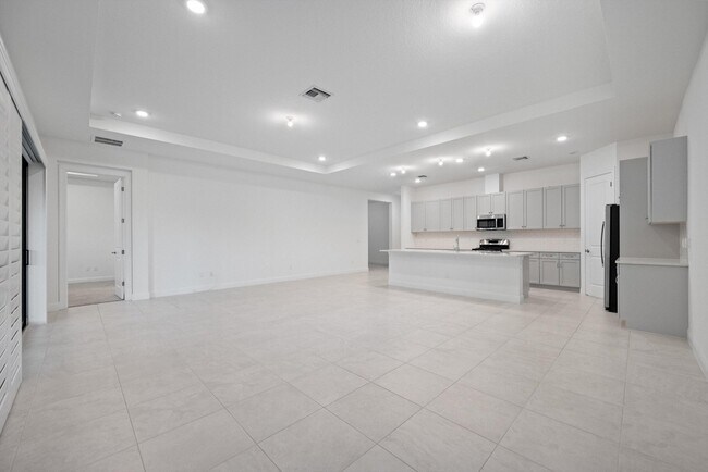 Building Photo - 5546 St Armands Way