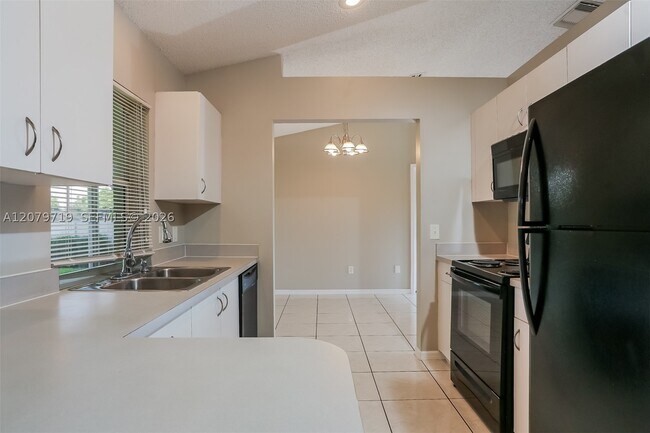 Building Photo - 2514 SW Monterrey Ln