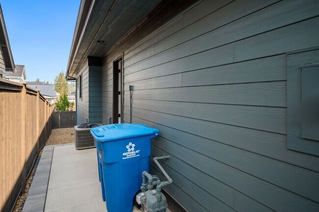 Building Photo - 2971 NW Polarstar Ave