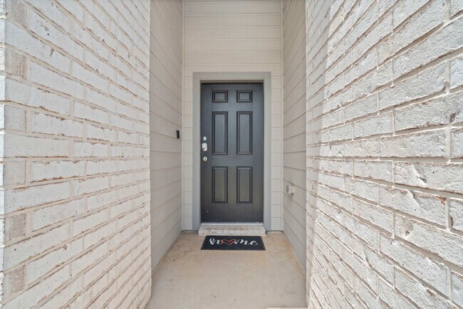 Building Photo - 5462 Grand View Dr
