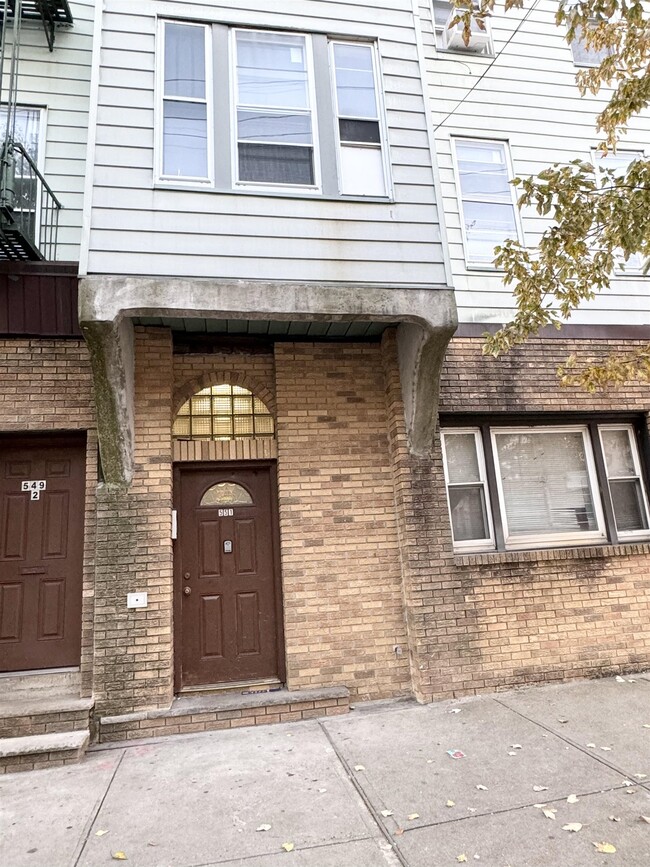 Primary Photo - 551 Mercer St