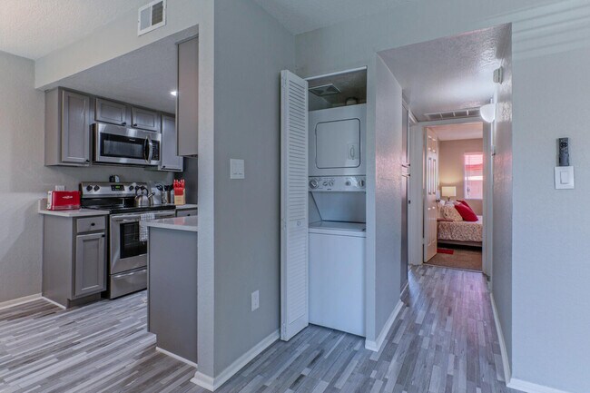 Building Photo - 3402 N 32nd St