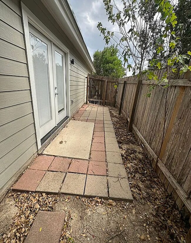 Building Photo - 9711 Chelsea Cir