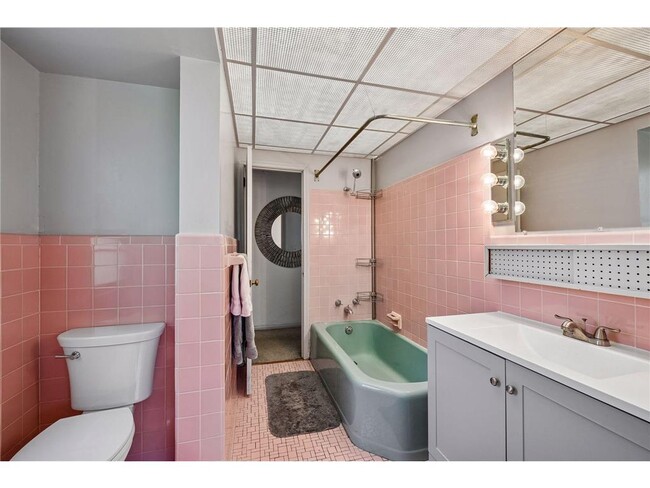 Building Photo - 5636 Twin Lake Terrace N