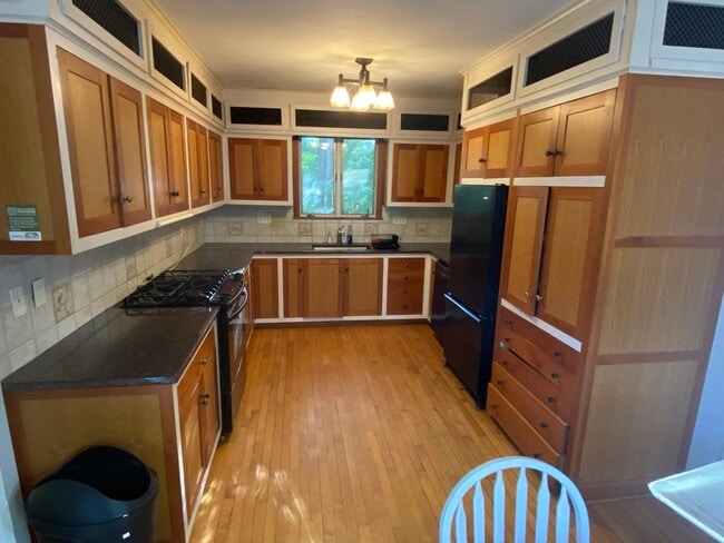 Building Photo - 155 Amity St