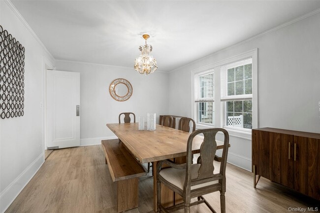 Building Photo - 225 Larchmont Ave