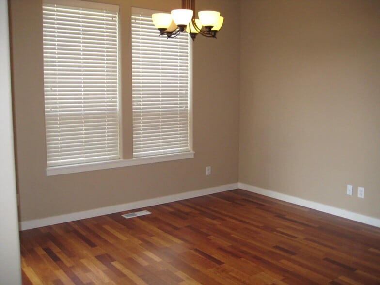 Building Photo - 6417 NE Southbrook Ct