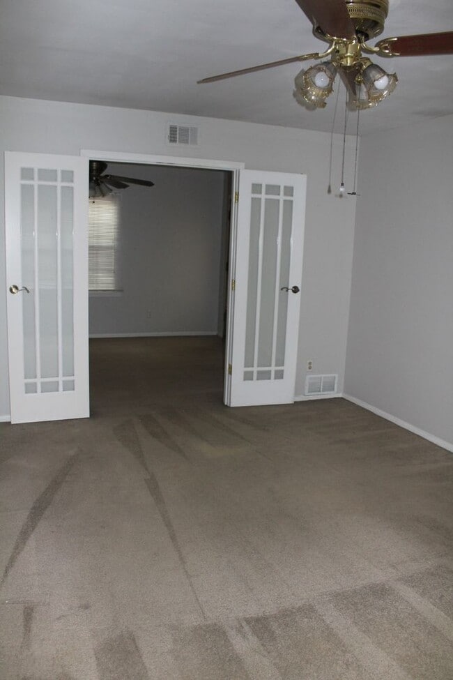 Building Photo - Spacious Home in High Point Terrace, on the Greenline