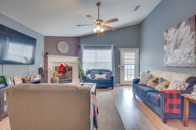 Building Photo - Move-in Special- $250 off the first month's rent.- Spacious 3 Bedroom Home Minutes from Downtown ...