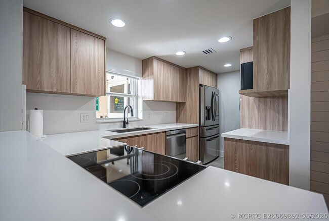 Building Photo - 5200 N Ocean Blvd