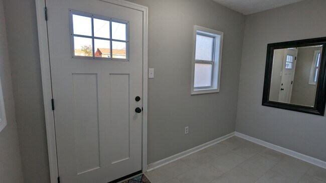 Front foyer - 932 Augusta Ave