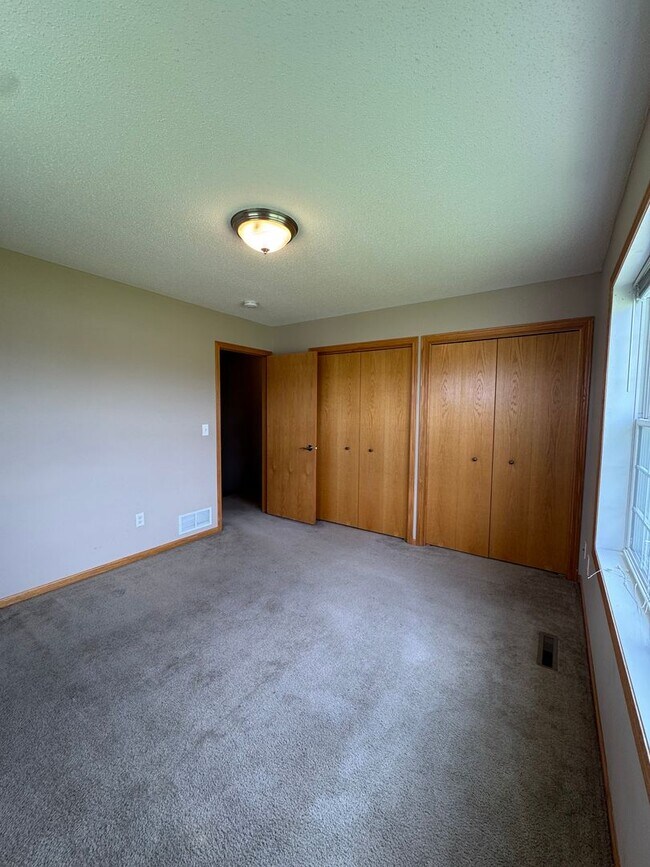 Building Photo - Townhome SW Rochester Mn 2 bedroom 2 bath ...