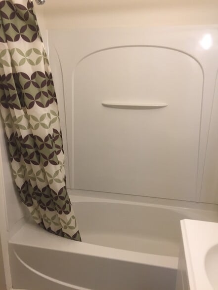 bathroom - 3323 Emerson Ave