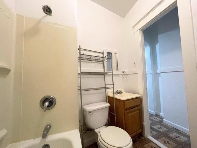 Building Photo - 2751 Pestalozzi St