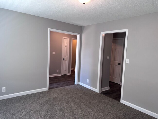 Building Photo - 130 Shady Maple Dr