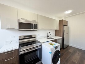 Building Photo - 5647 N Ashland Ave